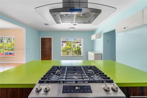 House in Miami, Florida 2 bedrooms, 150.13 sq.m. № 1944721 - photo 8
