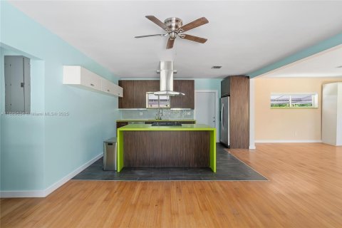 House in Miami, Florida 2 bedrooms, 150.13 sq.m. № 1944721 - photo 5