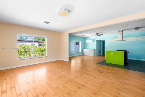 House in Miami, Florida 2 bedrooms, 150.13 sq.m. № 1944721 - photo 10