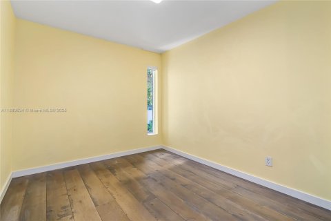 House in Miami, Florida 2 bedrooms, 150.13 sq.m. № 1944721 - photo 21