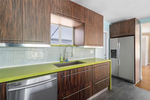 House in Miami, Florida 2 bedrooms, 150.13 sq.m. № 1944721 - photo 7