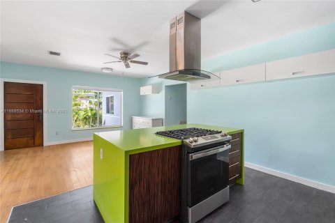 House in Miami, Florida 2 bedrooms, 150.13 sq.m. № 1944721 - photo 3