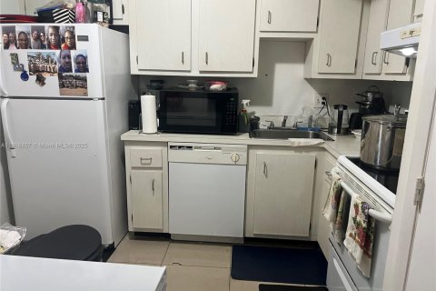 Купить кондоминиум в Лодерхилл, Флорида 2 спальни, 90.3м2, № 1957963 - фото 7