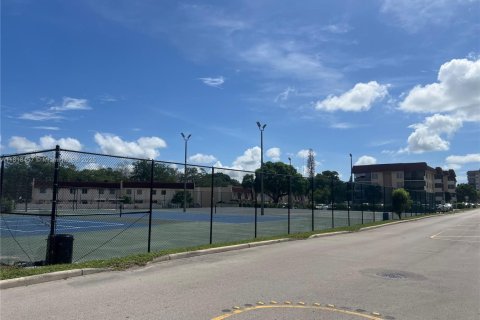 Купить кондоминиум в Лодерхилл, Флорида 2 спальни, 90.3м2, № 1957963 - фото 16