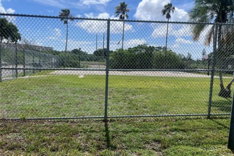 Купить кондоминиум в Лодерхилл, Флорида 2 спальни, 90.3м2, № 1957963 - фото 14