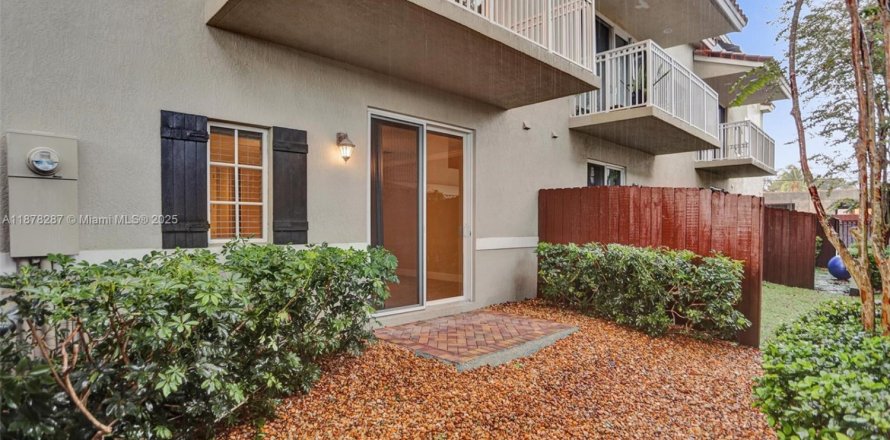 Townhouse in Fort Lauderdale, Florida 3 bedrooms, 186.55 sq.m. № 1928015