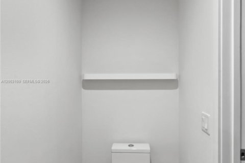 Condo in Miami, Florida, 1 bedroom  № 2192208 - photo 21