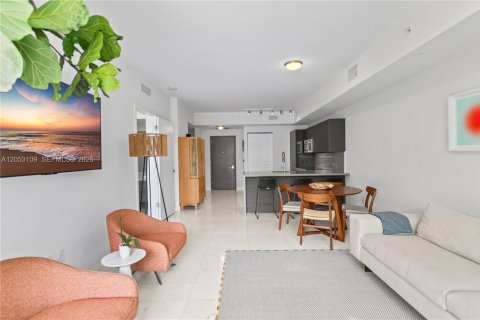 Condo in Miami, Florida, 1 bedroom  № 2192208 - photo 9