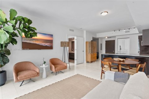 Condo in Miami, Florida, 1 bedroom  № 2192208 - photo 8