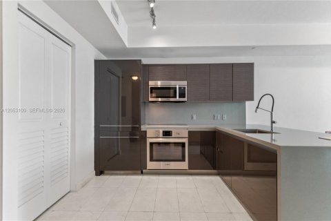 Condo in Miami, Florida, 1 bedroom  № 2192208 - photo 17