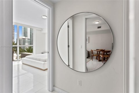 Condo in Miami, Florida, 1 bedroom  № 2192208 - photo 22