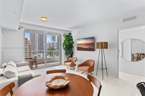 Condo in Miami, Florida, 1 bedroom  № 2192208 - photo 7
