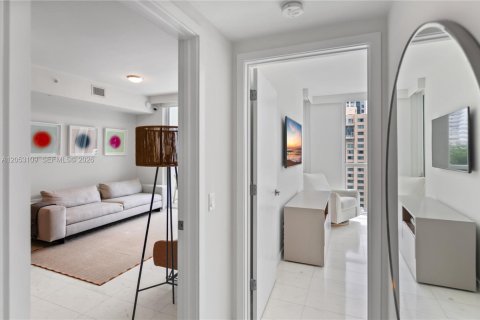 Condo in Miami, Florida, 1 bedroom  № 2192208 - photo 28