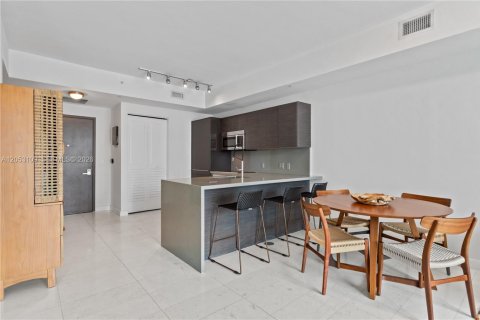 Condo in Miami, Florida, 1 bedroom  № 2192208 - photo 15