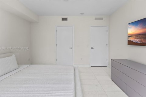 Condo in Miami, Florida, 1 bedroom  № 2192208 - photo 25