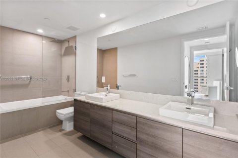 Condo in Miami, Florida, 1 bedroom  № 2192208 - photo 30