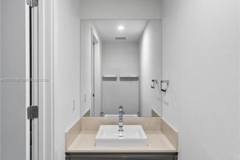 Condo in Miami, Florida, 1 bedroom  № 2192208 - photo 20