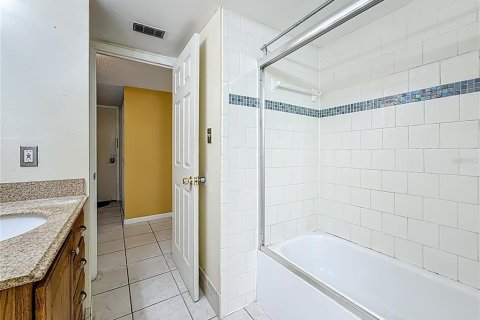 Copropriété à vendre à Clearwater, Floride: 2 chambres, 100.98 m2 № 2099690 - photo 19