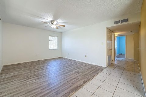 Copropriété à vendre à Clearwater, Floride: 2 chambres, 100.98 m2 № 2099690 - photo 11