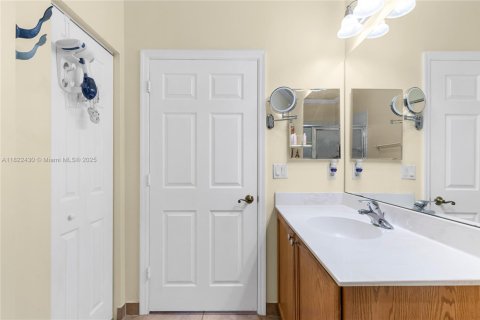 Condo in Tamarac, Florida, 3 bedrooms  № 1800814 - photo 16