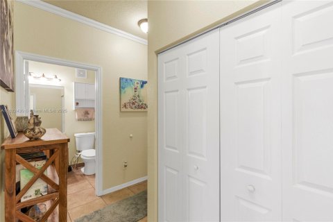 Condo in Tamarac, Florida, 3 bedrooms  № 1800814 - photo 28