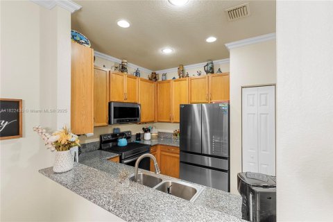 Condo in Tamarac, Florida, 3 bedrooms  № 1800814 - photo 10