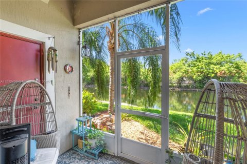Condo in Tamarac, Florida, 3 bedrooms  № 1800814 - photo 19