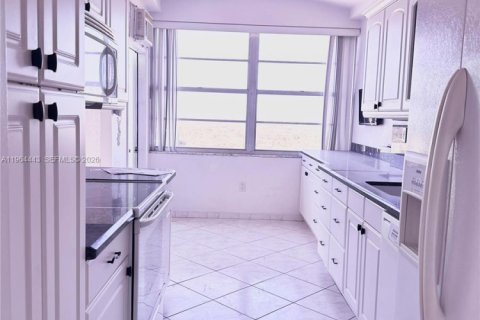 Condo in Aventura, Florida, 2 bedrooms  № 2025919 - photo 5