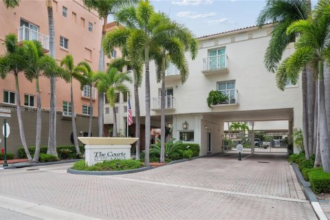 Condo in Miami Beach, Florida, 2 bedrooms  № 2250952 - photo 12