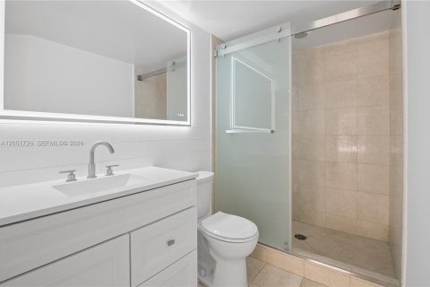 Condo in Miami Beach, Florida, 2 bedrooms  № 2250952 - photo 10