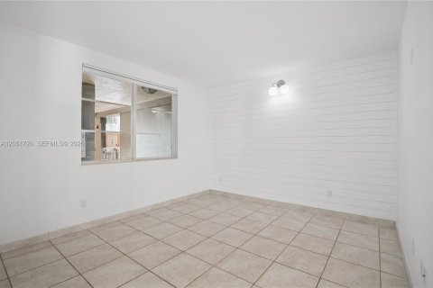 Condo in Miami Beach, Florida, 2 bedrooms  № 2250952 - photo 9