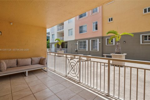 Condo in Miami Beach, Florida, 2 bedrooms  № 2250952 - photo 11