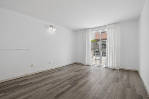 Condo in Miami Beach, Florida, 2 bedrooms  № 2250952 - photo 6