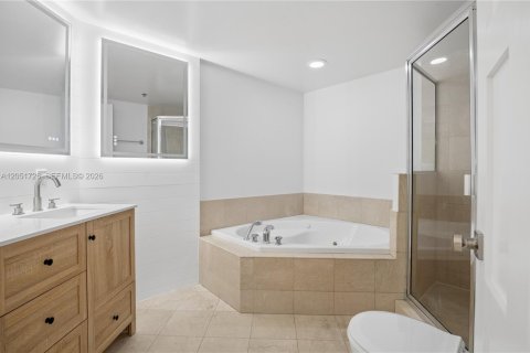 Condo in Miami Beach, Florida, 2 bedrooms  № 2250952 - photo 7
