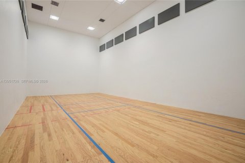 Condo in Miami Beach, Florida, 2 bedrooms  № 2250952 - photo 13