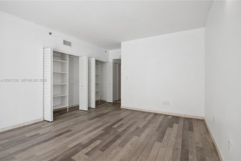 Condo in Miami Beach, Florida, 2 bedrooms  № 2250952 - photo 5