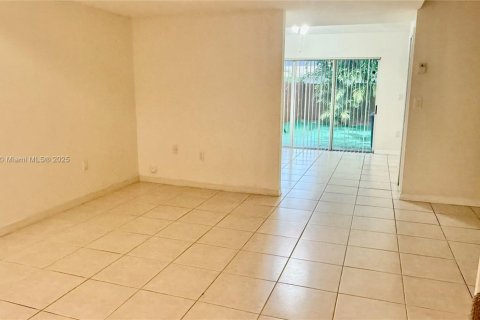 Touwnhouse à louer à Miami, Floride: 3 chambres, 149.57 m2 № 1920051 - photo 5