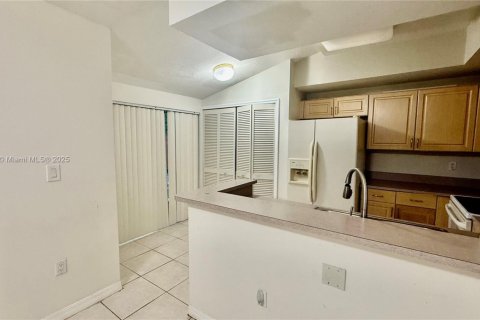 Adosado en alquiler en Miami, Florida, 3 dormitorios, 149.57 m2 № 1920051 - foto 2