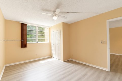 Condominio en venta en Tamarac, Florida, 1 dormitorio, 61.32 m2 № 1977985 - foto 9