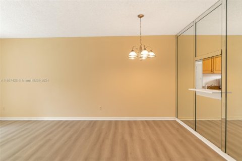 Condominio en venta en Tamarac, Florida, 1 dormitorio, 61.32 m2 № 1977985 - foto 11