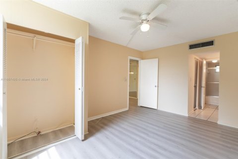 Condominio en venta en Tamarac, Florida, 1 dormitorio, 61.32 m2 № 1977985 - foto 10