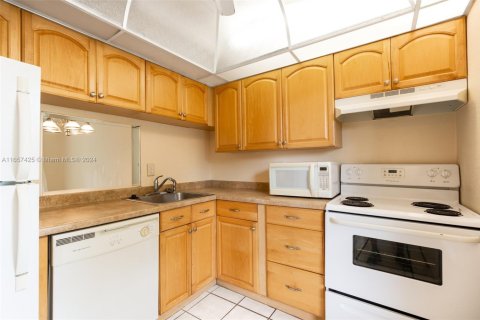 Condominio en venta en Tamarac, Florida, 1 dormitorio, 61.32 m2 № 1977985 - foto 1