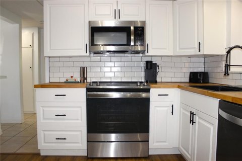 House in Holiday, Florida 3 bedrooms, 115.2 sq.m. № 1835198 - photo 18