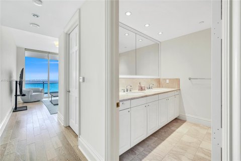 Copropriété à louer à Bal Harbour, Floride: 3 chambres, 256.69 m2 № 1842409 - photo 30