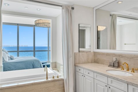 Copropriété à louer à Bal Harbour, Floride: 3 chambres, 256.69 m2 № 1842409 - photo 22