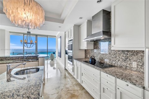 Copropriété à louer à Bal Harbour, Floride: 3 chambres, 256.69 m2 № 1842409 - photo 11