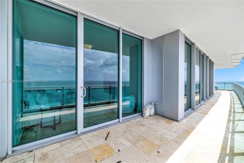 Copropriété à louer à Bal Harbour, Floride: 3 chambres, 256.69 m2 № 1842409 - photo 15