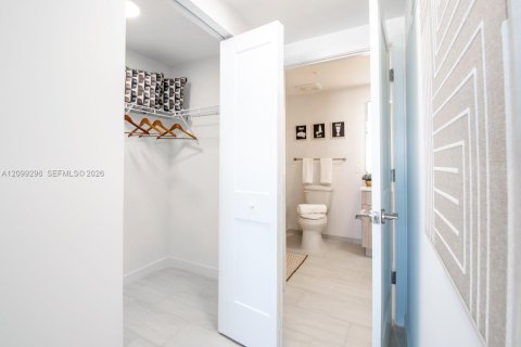 Apartment in Miami, Florida 1 bedroom № 2395475 - photo 11