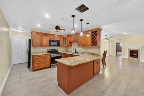 Купить виллу или дом в Кэсселберри, Флорида 5 комнат, 147.53м2, № 2223580 - фото 14
