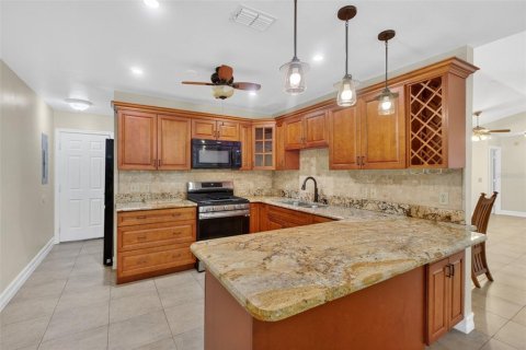Купить виллу или дом в Кэсселберри, Флорида 5 комнат, 147.53м2, № 2223580 - фото 10